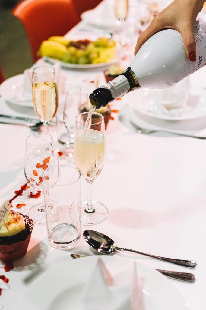 Crowd moment, luxe & formal style, reception — Tallwood Hosting