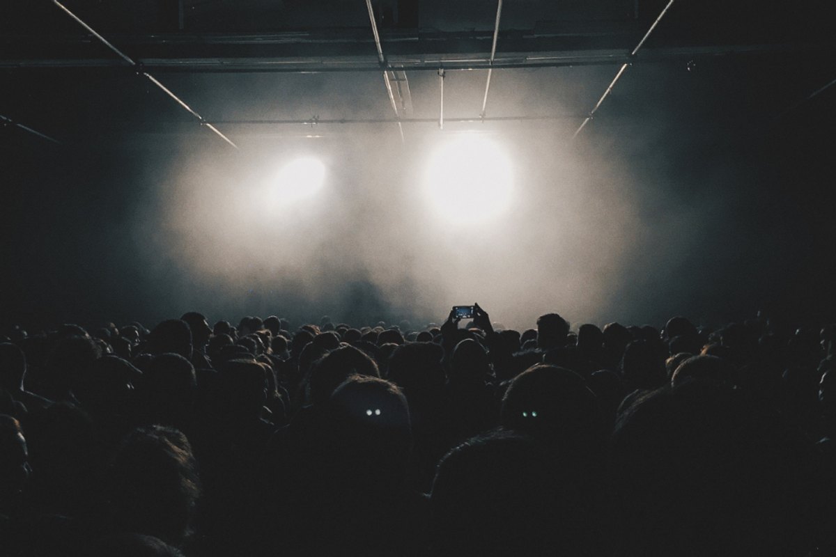 Crowd moment, bold & colourful style, reception — Brightvoice MC